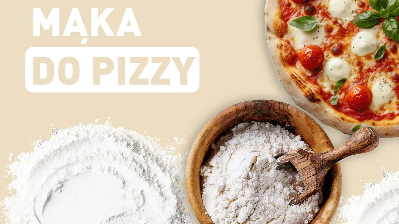 Mąka do pizzy w misce, obok gotowa pizza i rozsypana mąka.