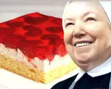 Przepis na ciasto z truskawkami siostry Anastazji. Puszysty biszkopt, krem i galaretka z owocami.