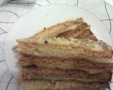 Plasterki pysznego ciasta czeskiego, idealne na deser. Przepisy na takie cuda znajdziesz w internecie.