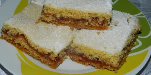 Pyszne ciasto krajanka z marmoladą, idealne na deser. Przepis na to ciasto jest prosty i szybki.