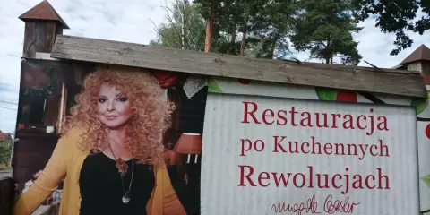 Magda Gessler na banerze restauracji "po Kuchennych Rewolucjach". Czyżby szarlotka z rumieńcem dlaczego zamknięta?