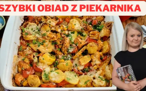 Pyszne ziemniaki z kurczakiem i warzywami zapieczone w piekarniku. Idealne co na obiad z piekarnika, gdy brakuje czasu.
