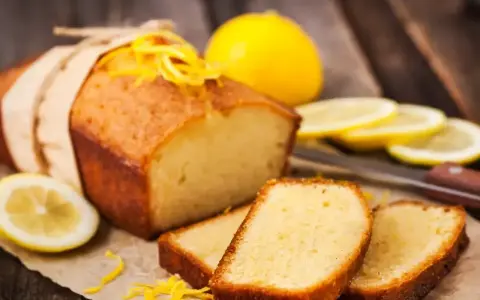 Pyszna babka piaskowa, pachnąca cytryną, jak z babcinego przepisu. Idealna na deser.