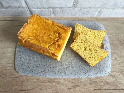 Pyszny chleb kukurydziany, idealny na śniadanie. Oto prosty przepis na domowy chleb kukurydziany.